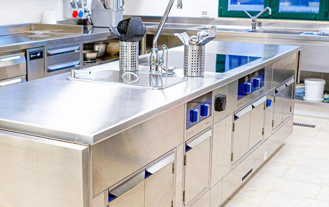 3 Top-Notch Benefits Of Having Industrial Kitchen Equipment