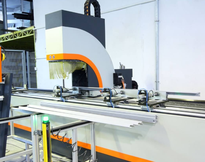 Exploring the Benefits of a Commercial CNC Machine in Manufacture