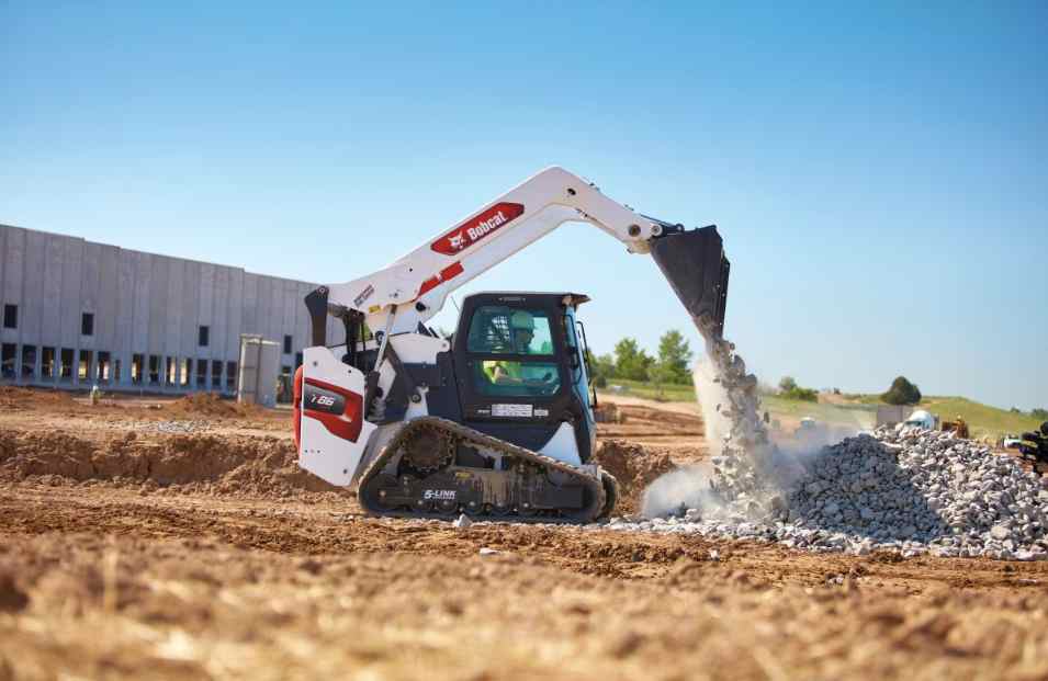A Complete Guide to Compact Track Loader Selection: Matching Machine Specs to Jobsite Demands